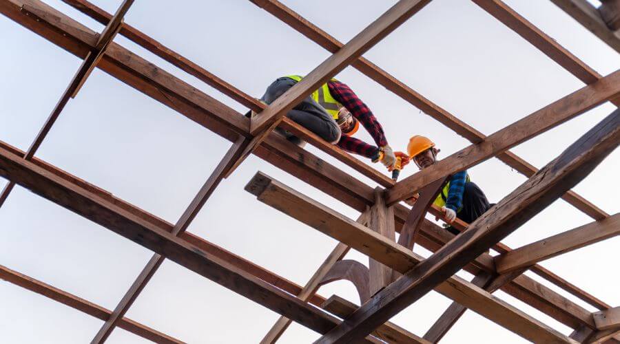 Professional gutter cleaning services in Uhrichsville, OH